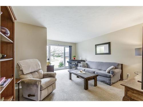 2420 Maryvale Court, Burlington, ON - Indoor Photo Showing Living Room