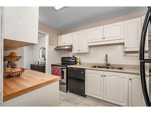 101-5061 Pinedale Avenue, Burlington, ON - Indoor Photo Showing Kitchen With Double Sink