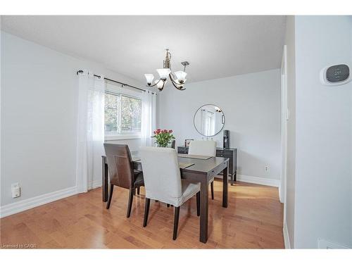 101-5061 Pinedale Avenue, Burlington, ON - Indoor Photo Showing Dining Room