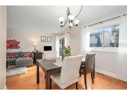 101-5061 Pinedale Avenue, Burlington, ON - Indoor Photo Showing Dining Room