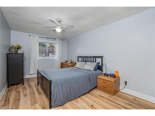 101-5061 Pinedale Avenue, Burlington, ON - Indoor Photo Showing Bedroom