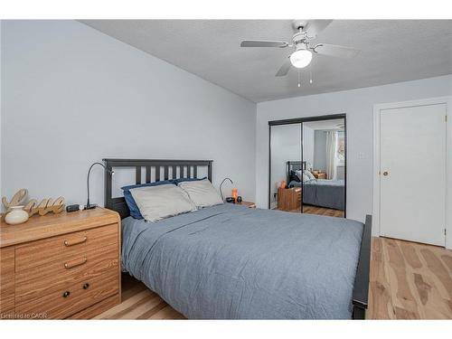 101-5061 Pinedale Avenue, Burlington, ON - Indoor Photo Showing Bedroom
