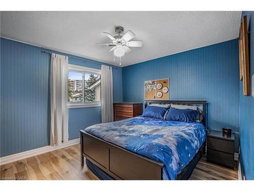 101-5061 Pinedale Avenue, Burlington, ON - Indoor Photo Showing Bedroom