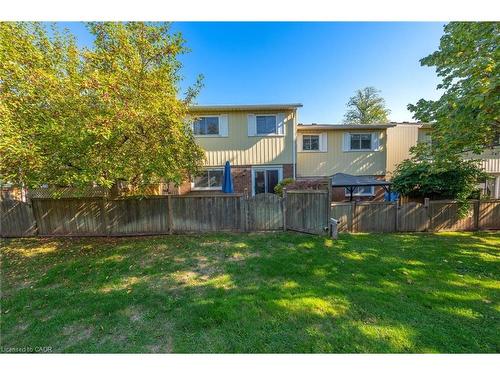 101-5061 Pinedale Avenue, Burlington, ON - Outdoor With Backyard