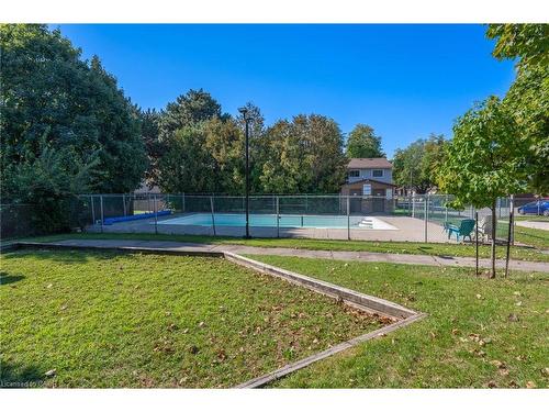 101-5061 Pinedale Avenue, Burlington, ON - Outdoor With Backyard