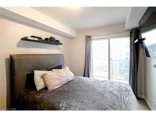 B19-1430 Highland Road W, Kitchener, ON - Indoor Photo Showing Bedroom