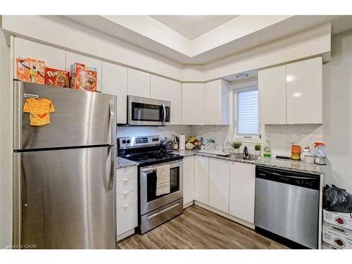 B19-1430 Highland Road W, Kitchener, ON - Indoor Photo Showing Kitchen