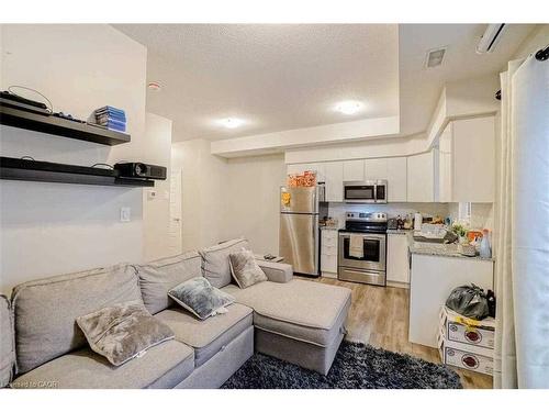 B19-1430 Highland Road W, Kitchener, ON - Indoor Photo Showing Kitchen