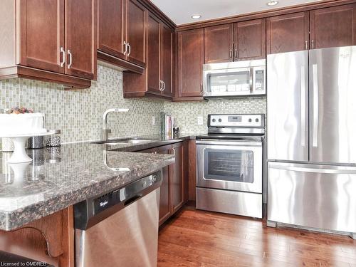 403-205 Lakeshore Road W, Oakville, ON - Indoor Photo Showing Kitchen With Stainless Steel Kitchen With Upgraded Kitchen
