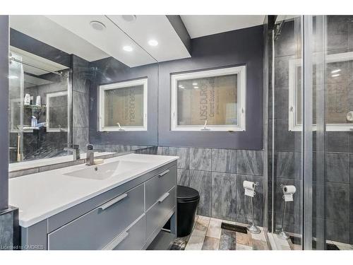 1099 Burnhamthorpe Road W, Oakville, ON - Indoor Photo Showing Bathroom