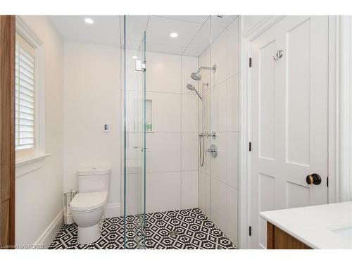 65 Thomas Street, Oakville, ON - Indoor Photo Showing Bathroom