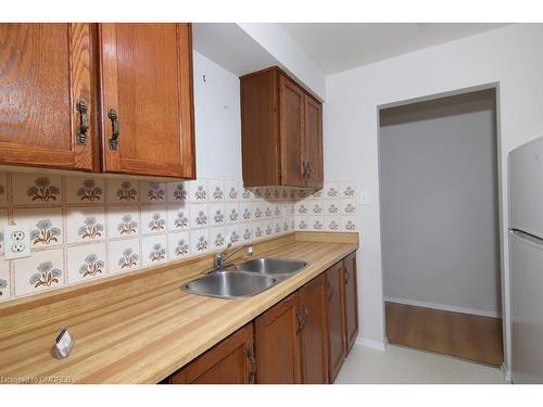 304-4209 Hixon Street, Beamsville, ON - Indoor Photo Showing Kitchen With Double Sink