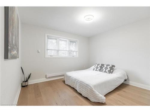 478 Beverley Drive, Burlington, ON - Indoor Photo Showing Bedroom