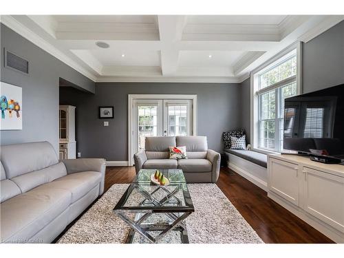 2069 Victoria Avenue, Burlington, ON - Indoor Photo Showing Living Room
