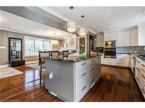2069 Victoria Avenue, Burlington, ON - Indoor Photo Showing Kitchen With Upgraded Kitchen