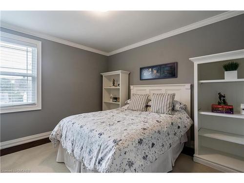 2069 Victoria Avenue, Burlington, ON - Indoor Photo Showing Bedroom