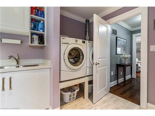 2069 Victoria Avenue, Burlington, ON - Indoor Photo Showing Laundry Room