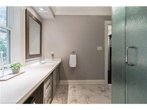 2069 Victoria Avenue, Burlington, ON - Indoor Photo Showing Bathroom