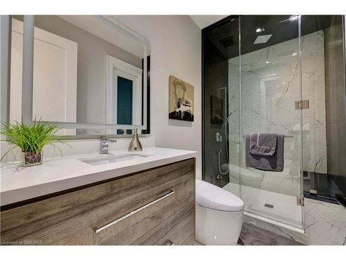 533 Carson Lane, Oakville, ON - Indoor Photo Showing Bathroom