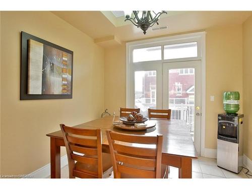 13-120 Bronte Road, Oakville, ON - Indoor Photo Showing Dining Room