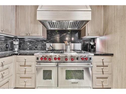 963 Owenwood Drive, Mississauga, ON - Indoor Photo Showing Kitchen