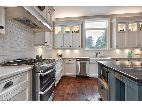246 Oakwood Crescent, Oakville, ON - Indoor Photo Showing Kitchen With Upgraded Kitchen