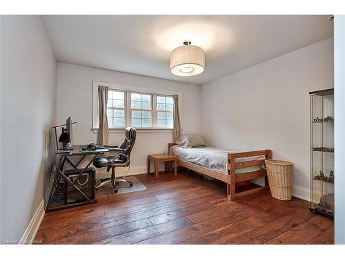 246 Oakwood Crescent, Oakville, ON - Indoor Photo Showing Bedroom