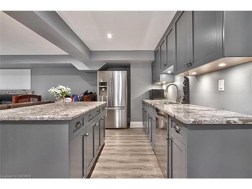 246 Oakwood Crescent, Oakville, ON - Indoor Photo Showing Kitchen With Upgraded Kitchen