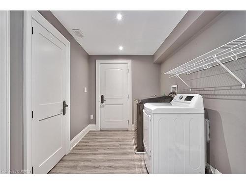 246 Oakwood Crescent, Oakville, ON - Indoor Photo Showing Laundry Room