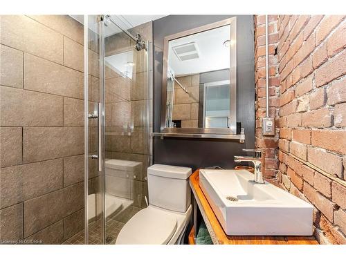 2589 Dundas Street W, Toronto, ON - Indoor Photo Showing Bathroom