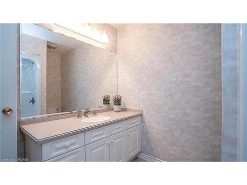 346 Head Street N, Strathroy, ON - Indoor Photo Showing Bathroom
