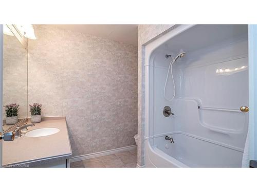 346 Head Street N, Strathroy, ON - Indoor Photo Showing Bathroom