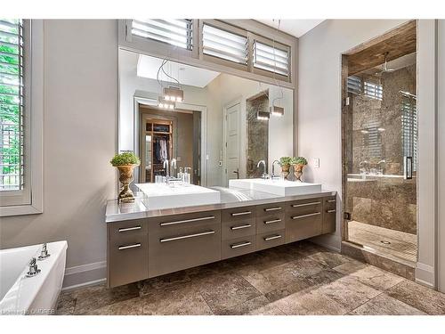 177 Lovers Lane, Ancaster, ON - Indoor Photo Showing Bathroom
