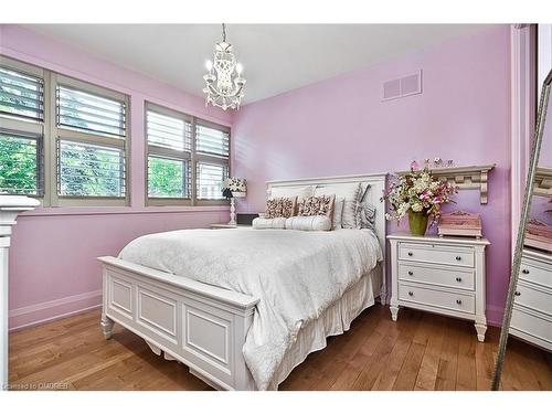 177 Lovers Lane, Ancaster, ON - Indoor Photo Showing Bedroom