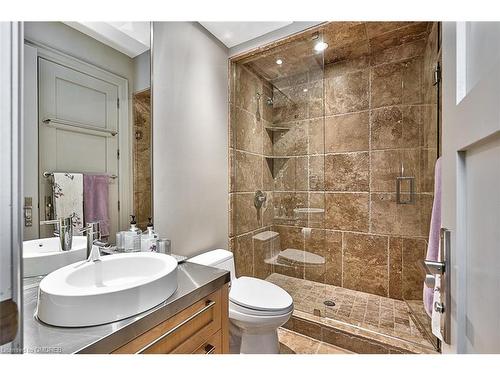 177 Lovers Lane, Ancaster, ON - Indoor Photo Showing Bathroom