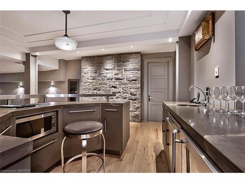 177 Lovers Lane, Ancaster, ON - Indoor Photo Showing Kitchen With Upgraded Kitchen