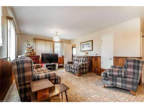 13254 Britannia Road, Milton, ON - Indoor Photo Showing Living Room