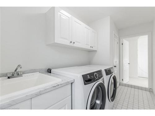 4617 Cornerstone Drive, Burlington, ON - Indoor Photo Showing Laundry Room