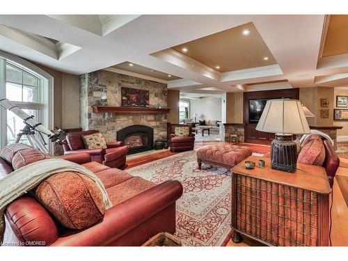872 Whittier Crescent, Mississauga, ON - Indoor Photo Showing Living Room With Fireplace