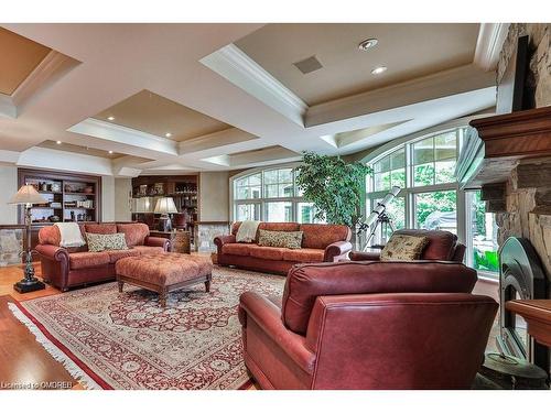 872 Whittier Crescent, Mississauga, ON - Indoor Photo Showing Living Room