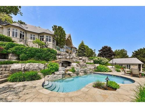 872 Whittier Crescent, Mississauga, ON - Outdoor With In Ground Pool With Backyard