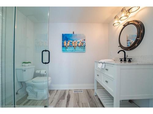 4 6Th Street, Grimsby, ON - Indoor Photo Showing Bathroom