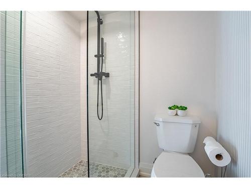 4 6Th Street, Grimsby, ON - Indoor Photo Showing Bathroom