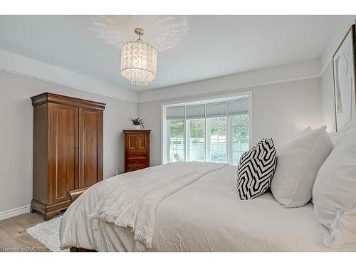 1123 Lakeshore Road E, Oakville, ON - Indoor Photo Showing Bedroom