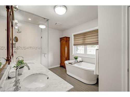1123 Lakeshore Road E, Oakville, ON - Indoor Photo Showing Bathroom