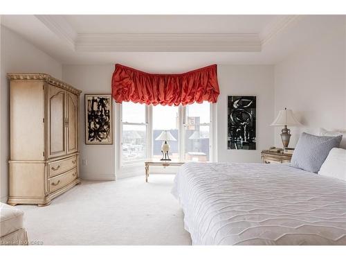 6 East-174 Mountain Park Avenue, Hamilton, ON - Indoor Photo Showing Bedroom