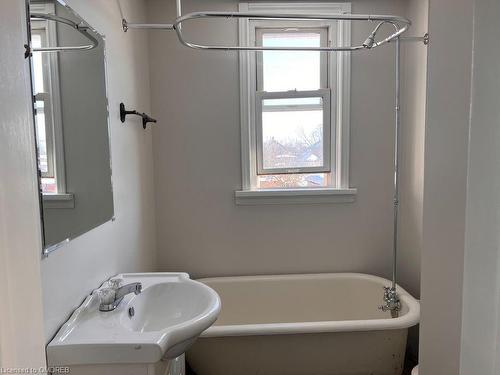 2-324 Hellems Avenue, Welland, ON - Indoor Photo Showing Bathroom