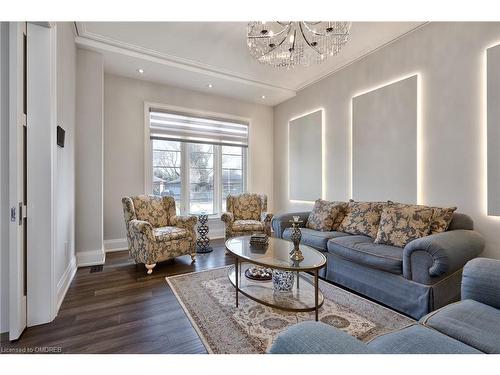 390 Sandhurst Drive, Oakville, ON - Indoor Photo Showing Living Room