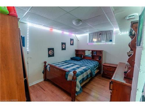 2389 Barclay Road, Burlington, ON - Indoor Photo Showing Bedroom