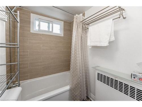 53 Kinsey Street, St. Catharines, ON - Indoor Photo Showing Bathroom